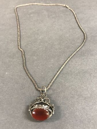 Edwardian Sterling Silver & Agate Spinner on S/Silver Chain