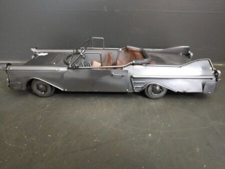 Model Tin Cadillac