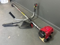 Honda UMK4350 4-Stroke Brushcutter - 2