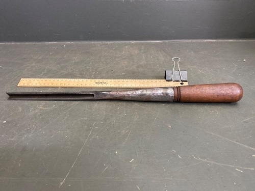 Johnson & Co England 1/2" wide corner chisel