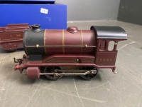 Hornby by Mecano Clockwork Train Set with Engine/Tender & 3 Carriages and Rails - 6