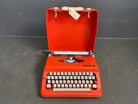 Mid Century Mod Chevron Typewriter in Working Order