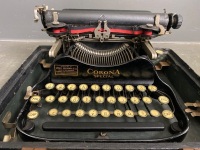 Antique Portable Corona 3 Foldable Typewriter in Excellent Condition - 2