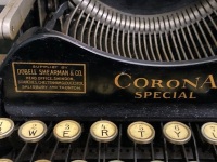 Antique Portable Corona 3 Foldable Typewriter in Excellent Condition - 3