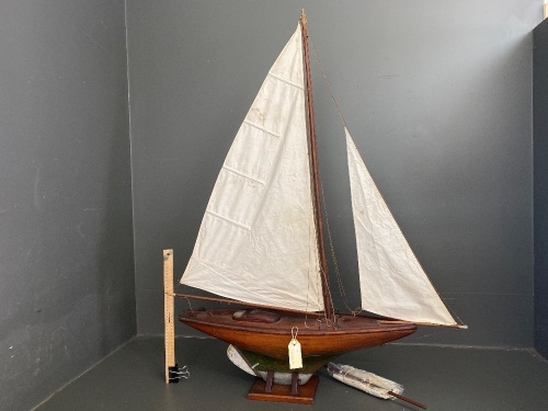 Hand Made Cedar Pond Yacht C.1942