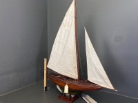 Hand Made Cedar Pond Yacht C.1942 - 2