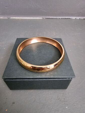 Ladies 316L Gold Hammered Bangle