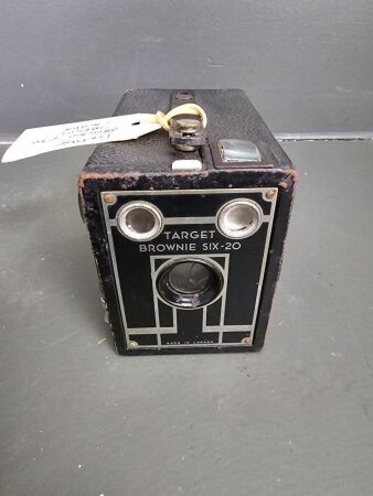 Vintage Brownie 6.20 Target Canada Box Camera