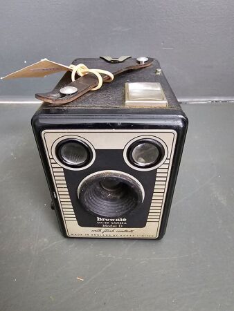 Vintage Brownie 6.20 Model D Box Camera