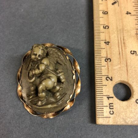 Victorian Carved Lava Cameo Brooch in 14ct Gold Frame