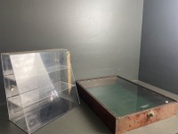 1 x Perspex & 1 x Glass Display Cases - 4