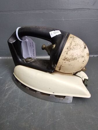 Vintage Kerosene Iron Cira. 1950