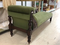 Antique Edwardian Chaise Longue in Green Velvet with Turned Legs & Original Casters - 3
