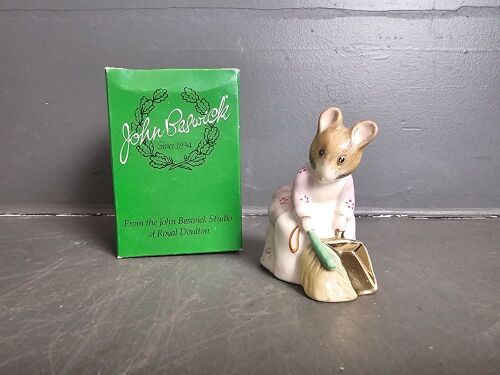 Beswick Ware Beatrix Potter Hunca Munca Sweeping Special Edition Gold Figurine