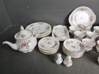 Royal Albert Moss Rose Dining Set - 5