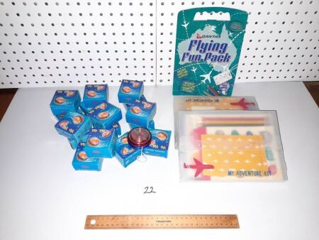 16x 'Light- Up' Yo-Yo's (NOS) Quantas Fun Pack, 2x International Flight Child Packs