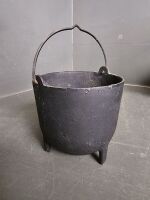 Cobblers Shoe Jack, Cast Glue Pot & Cast Iron Kettle (no lid) - 4