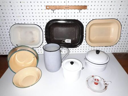 Selection of Vintage/Retro Enamel Ware