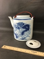 Large Blue & White Chinese Tea Pot with Dragon Decoration - 3