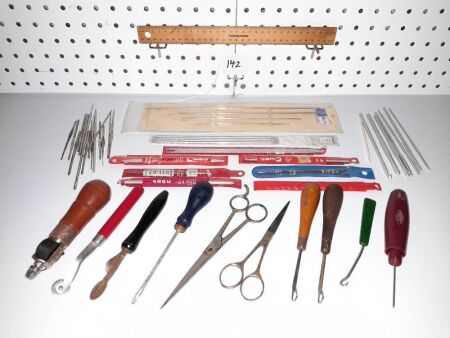 Selection of Vintage Sewing, Crochet and Embroidary Tools/Accessories Nos. - condition good