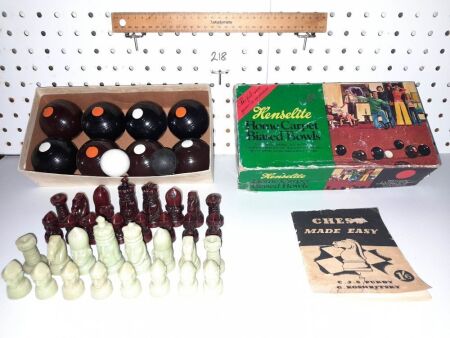 Vintage 'Henselite' Home Carper Bowls/Box, Full Chess Set Pieces, 1958 Chess Booklet