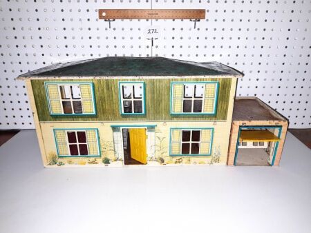 Vintage Pressed Metal / Transferred Dolls House. Plastic Furniture