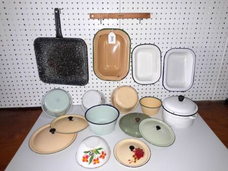 Selection of Vintage / Retro Enamel Ware