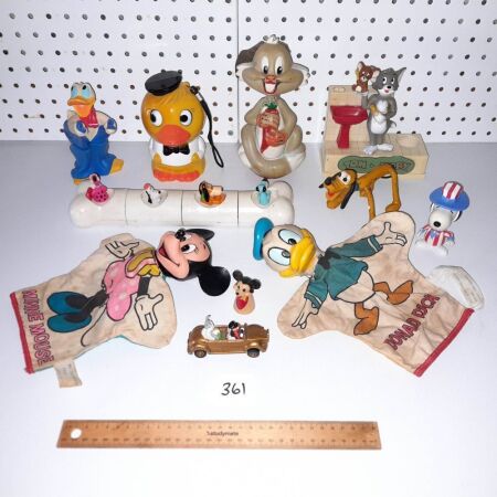 Section of Vintage and Retro Disney / Cartoon Toys. 'Dinky Duck' Radio. Puppets