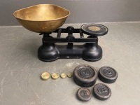 The Salter Cast Iron Balance Scales with Brass Pan and Set of Weights in Ozs - 3