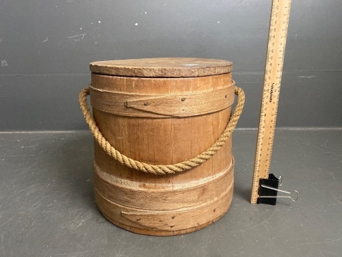 Antique English Wooden Flour Bin with Lid and Rope Handle