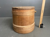 Antique English Wooden Flour Bin with Lid and Rope Handle - 2