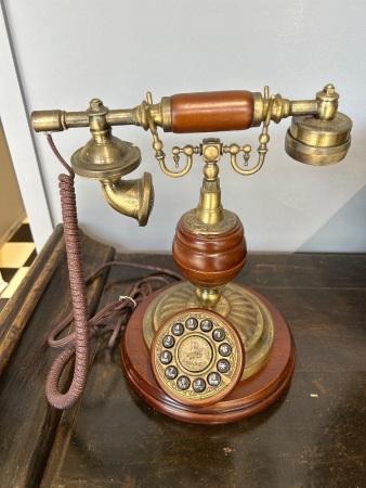 Replica Antique Phone with modern connection 