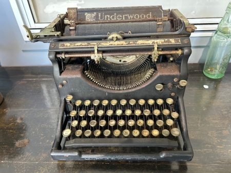 Vintage Underwood Typewriter 