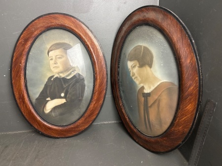 2x Antique Wooden Oval Picture Frames with Bubble/Convex Glass