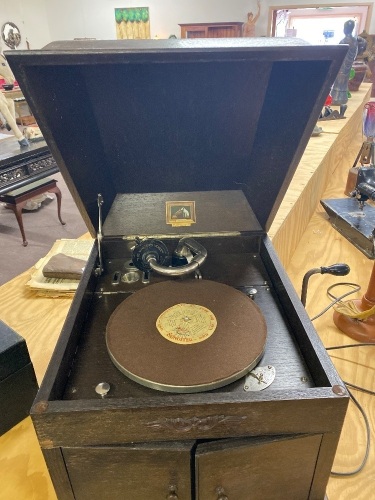 The Masters Voice Gramophone with Needles