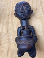 Tribal woman gatherer statue carved in dark wood - 4