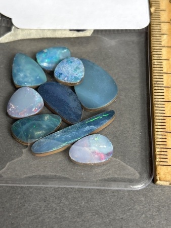 33 carats OPAL Doublet Gemstones