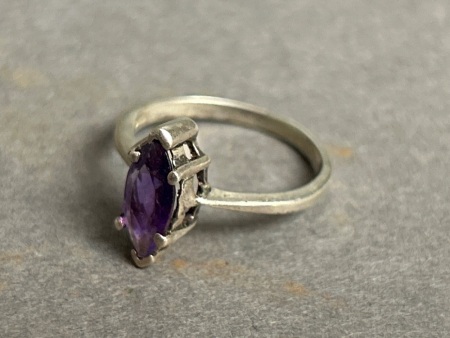 Sterling Silver Ring with Amethyst Gemstone 