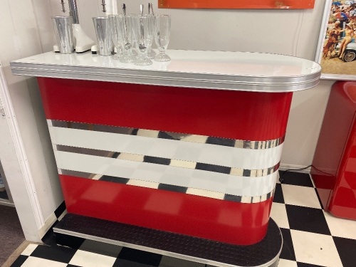 Retro Bar with Chrome Edges/Finishes