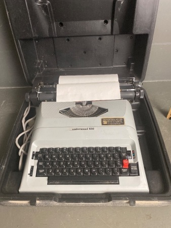 Vintage Underwood 650 Electric Typewriter in Case