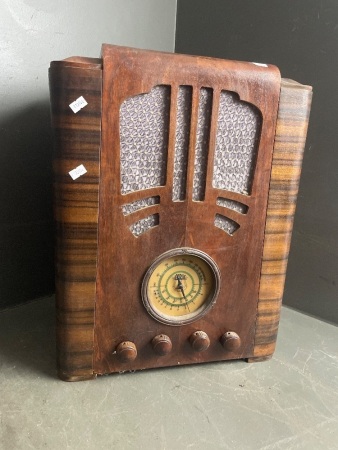 Rare Lyric 'Tombstone' Valve Radio