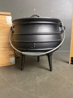 8 Ltr Adventure Ridge Potjie Pot on legs in Wooden Box - 3