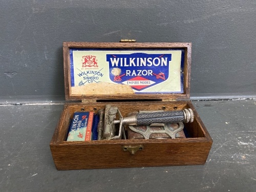 Wilkinson Sword Empire Model Razor Kit in Original Wooden Box