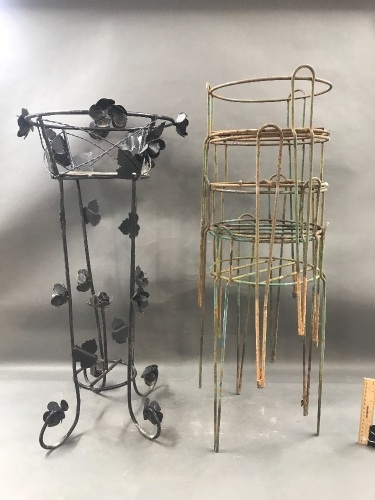 4 Wire Plant Pot Stands + 1 Black Roses Pot Stand