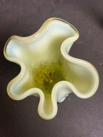 Fenton Uranium/Vaseline Snowdrop Vase - 4