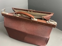 Stewart & Co. S.A Leather Gladstone Bag in Immaculate Condition - 4