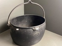 Large Clark and Co Cast Iron Oval Cauldron 6 Gal - 5