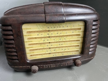 Antique Astor Mickey Bakelite Radio