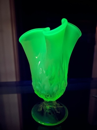 Fenton Uranium/Vaseline Snowdrop Vase
