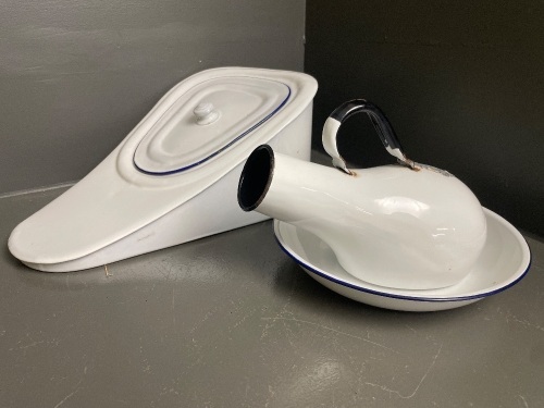 Enamel metal bedpan and urinal with dish